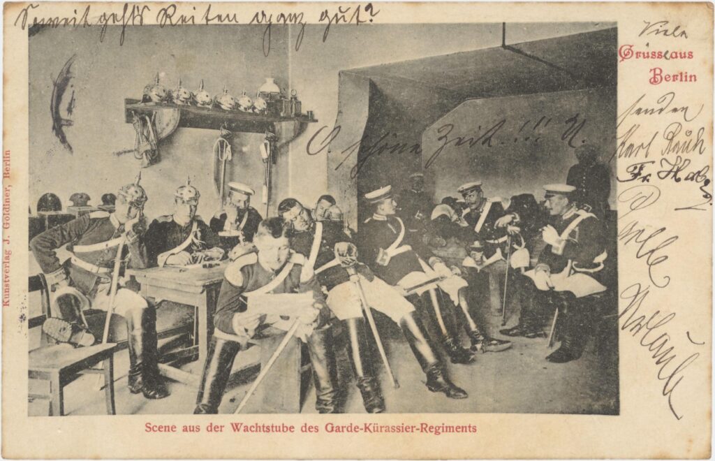 Soldiers in the guardroom of the Guard Cuirassier Regiment, undated, Art publisher J. Goldiner, Collection Peter Plewka / FHXB Friedrichshain-Kreuzberg Museum, 0716.