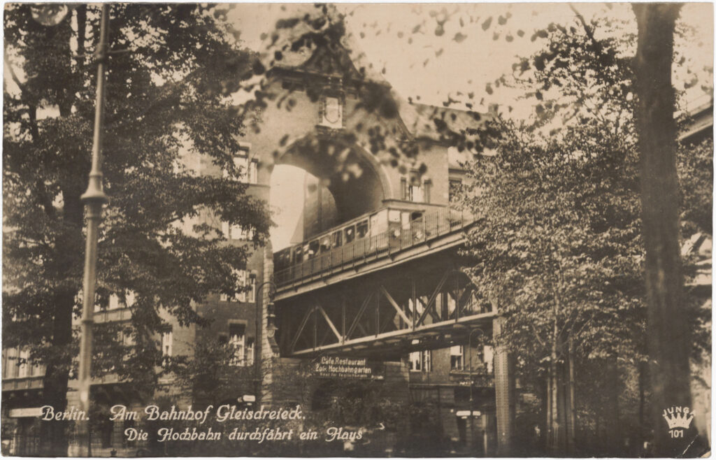 “Here in Berlin it‘s always hustle and bustle, there‘s no peace and quiet.”Bahnhof Gleisdreieck, no date (sent in 1928), SPP / FHXB 1215