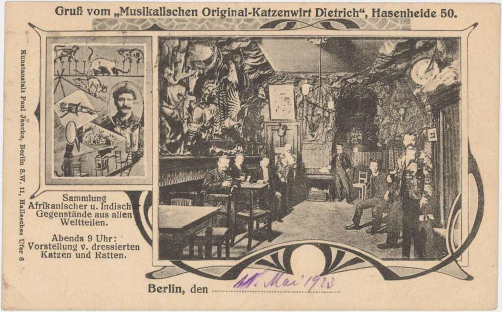 Dieses Restaurant wirbt explizit mit einer „Sammlung Afrikanischer u. Indischer Gegenstände aus allen Weltteilen“. „Gruß vom Musikalischen Original-Katzenwirt Dietrich", Hasenheide 50, o.D (sent on 11.05.1923), SPP / FHXB 1847