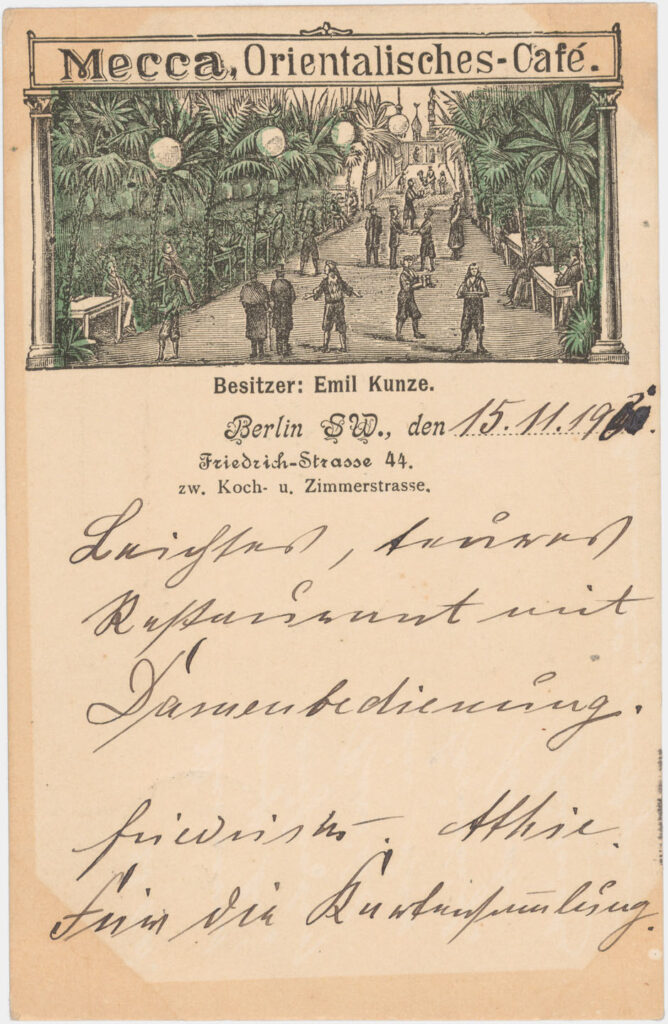 Der Orient galt als „heile Fantasiewelt“ voller Märchen, Geheimnisse und Müßiggang. Die orientalistische Inszenierung der Ansichtskarte und die Benennung des Cafés verdeutlichen, dass die exotische Gestaltung von Orten mitunter auch als Werbung für die dort konsumierbaren Kolonialwaren wie Kaffee, Tee und Kakao genutzt wurde. „Orientalisches Café“, Friedrichstr., o.D (verschickt am 15.11.1901), SPP / FHXB 0971