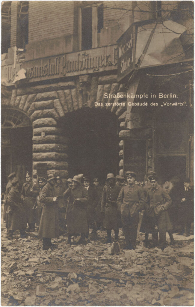 Das zerstörte „Vorwärts-Gebäude“, Lindenstr. 3, ca. 1919, SPP / FHXB 2526