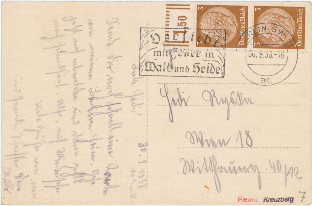 Am 06.01.1870 wurde Paula Thiede als Pauline Augustine Philippine Berlin in der Wilhelmstr. 20 geboren. Ihre Arbeiter*innenfamilie – ihr Vater war Tischler – lebte am südwestlichen Rand des Zeitungsviertels. Wilhelmstr. mit Blick in die Hedemannstr., o.D. (verschickt am 30.09.1938), SPP / FHXB 1879