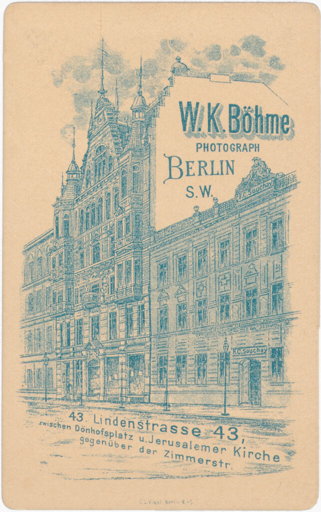 Paula Thiedes Gewerkschaftskollege Ernst Preczang hat 1889 für nur drei Wochen bei der Firma „Harrwitz Nachf.“ seinen Lohn verdient. Die Buchdruckerei hatte ihren Sitz in der Lindenstr. 43. o.D., SPP / FHXB 2592