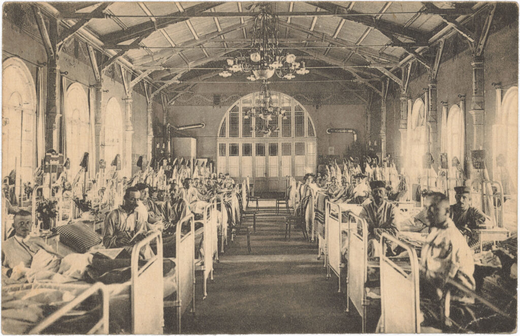 „Reserve-Lazarett (Berliner Bock-Brauerei)“Turnhallen, Schulen oder wie hier eine Brauerei in der Fidicinstraße dienten seit 1914 als improvisierte Lazarette für die Massen an Kriegsverwundeten. Ca. 1914, SPP / FHXB 0179.