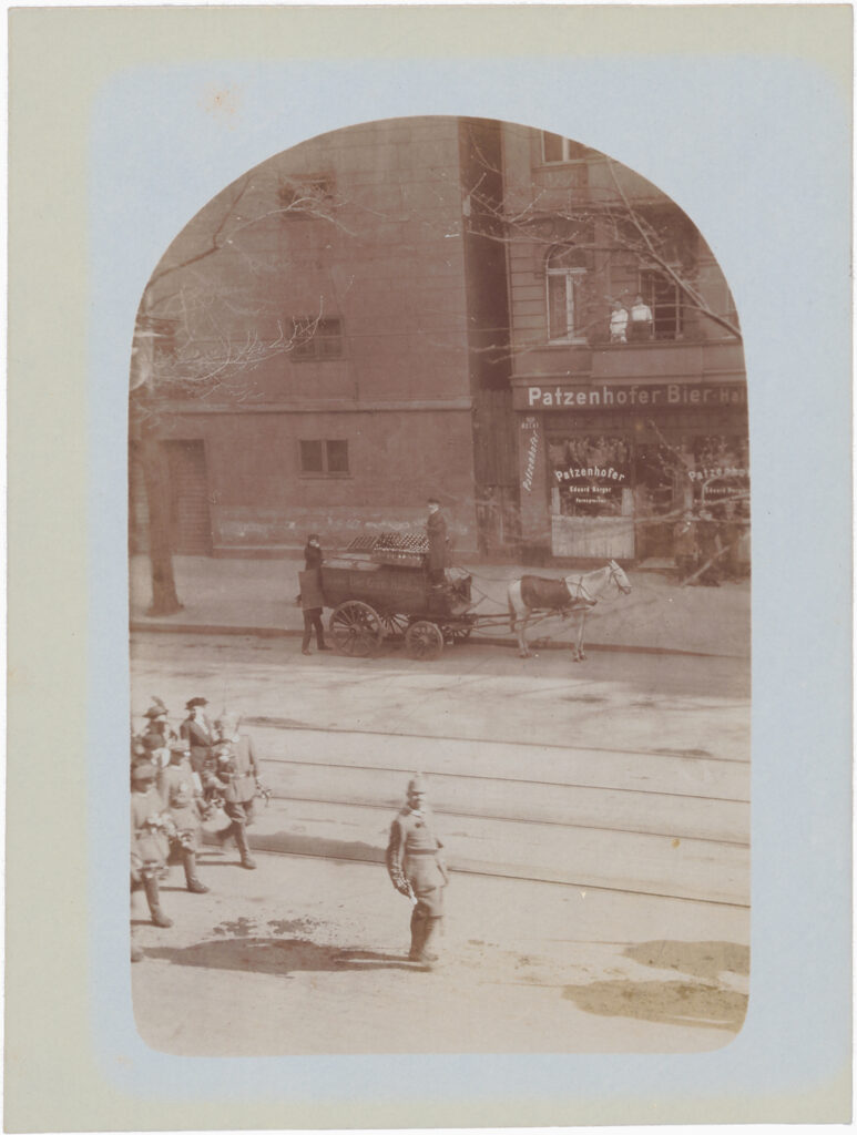 „Kriegsbeginn 1914“ Soldaten in der Köpenicker Straße, SPP / FHXB 2102.