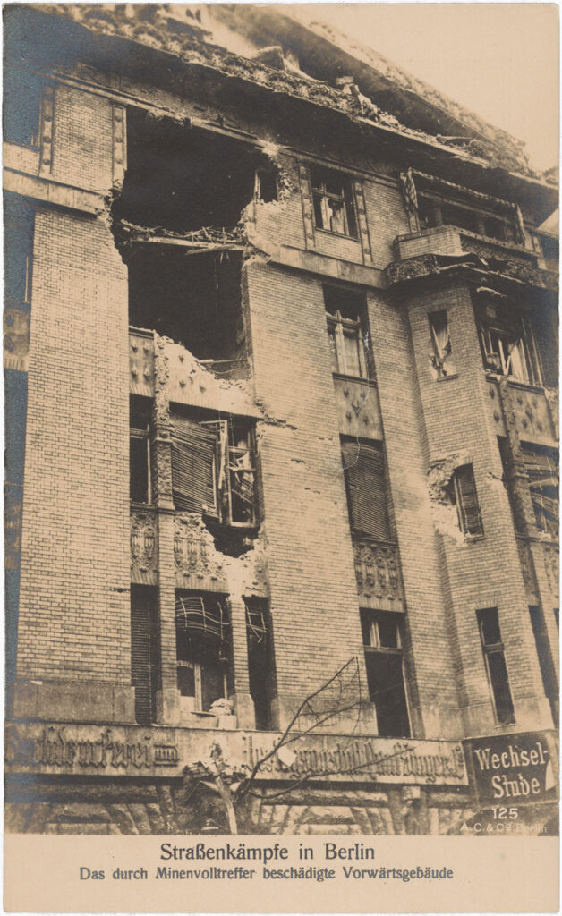 „Straßenkämpfe in Berlin“ Lindenstr. 3, ca. 1919, SPP / FHXB 2525.
