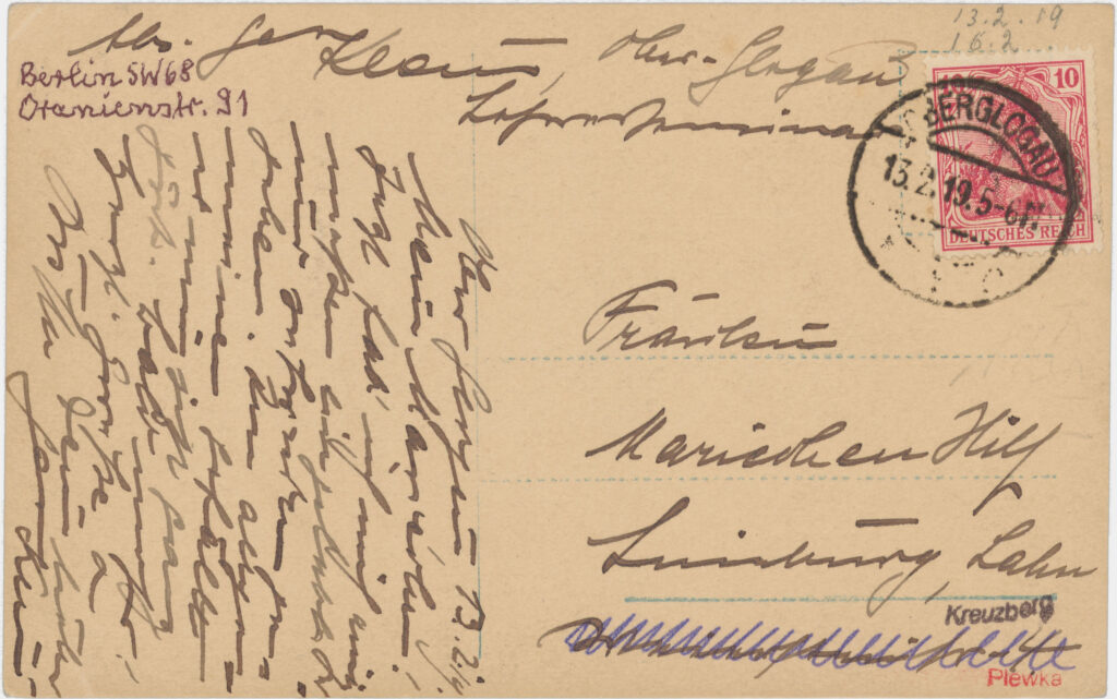 Seit 1879 befand sich in der Oranienstraße die Reichsdruckerei, in der Banknoten, Pässe und Briefmarken gedruckt wurden. Sie war im November 1918 ein wichtiges Ziel der Revolutionäre. Ab 1955 wurde auch die D-Mark hier gedruckt. Nach einer Privatisierung 1994 und verschiedenen Eigentümerwechseln befindet sich das Unternehmen seit 2009 wieder im Staatsbesitz. „Berliner Straßenkampftage“, Oranienstr. 91, ca. 1919, SPP / FHXB 3650.